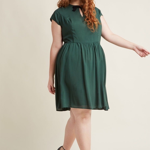 Modcloth Dresses & Skirts - Modcloth Green Bow Front Keyhole A-Line Dress 2X